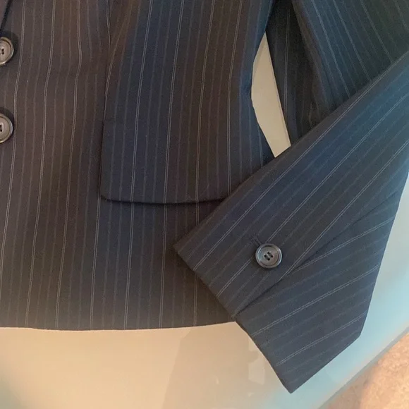 Ann Taylor Blazer Ann Taylor Virgin WOOL Pinstripe Blazer with Stretch Size 6P - Picture 4 of 10
